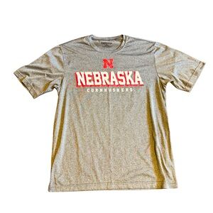Nebraska Cornhuskers T-Shirt Gray Men’s Medium NCAA Graphic